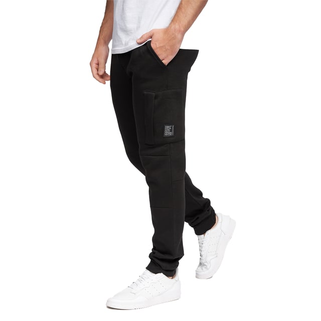 Gewebe: Baumwolltwill, mit Fleece-Innenfutter. Design: Abzeichen, bestickt, Logo. DTM-Ösen. Taille: DTM Tunnelzug, Elastisch, gerippt. Taschenart: Zwei Seitentaschen, 1 Tasche unten, Reißverschluss.