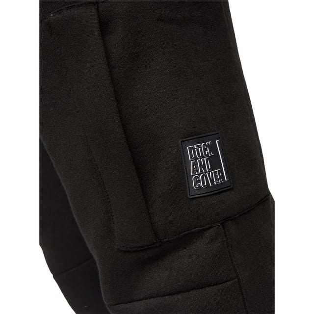 Gewebe: Baumwolltwill, mit Fleece-Innenfutter. Design: Abzeichen, bestickt, Logo. DTM-Ösen. Taille: DTM Tunnelzug, Elastisch, gerippt. Taschenart: Zwei Seitentaschen, 1 Tasche unten, Reißverschluss.