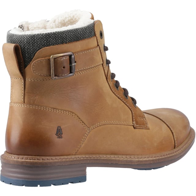 The Jordan Buckle Boot elevates Autumn/Winter style with premium leather, a padded textile collar, on-trend buckle detail, and cosy shearling lining. Finished with a soft padded insole and a tough outsole, walk more and worry less!
