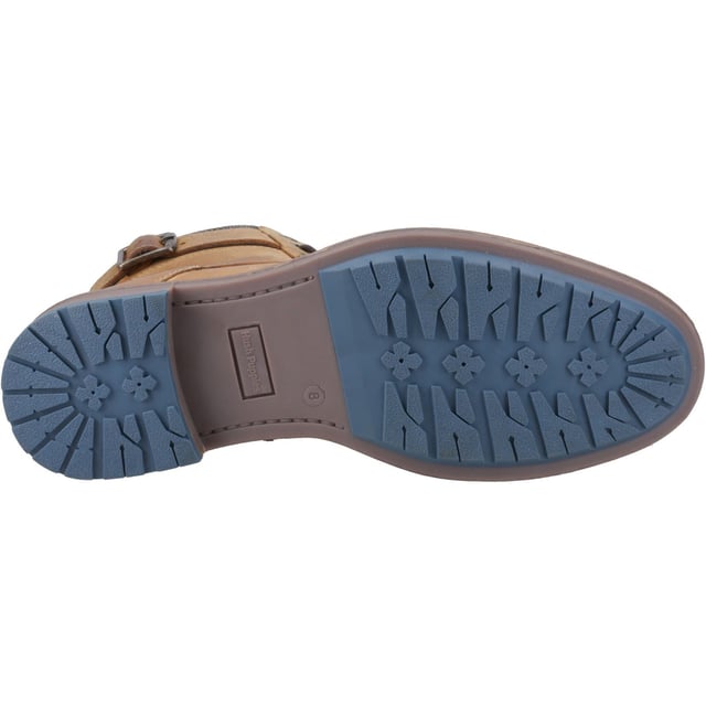 The Jordan Buckle Boot elevates Autumn/Winter style with premium leather, a padded textile collar, on-trend buckle detail, and cosy shearling lining. Finished with a soft padded insole and a tough outsole, walk more and worry less!