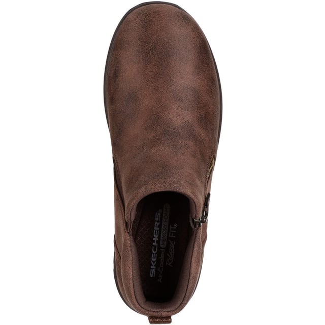 Stijlvolle uitstraling en comfortabele warmte komen samen in de Skechers Lovely Vibe Fall In Bloom. Deze enkellaars met rits heeft een microleren bovenwerk en een gevoerde Skechers Air-Cooled Memory Foam inlegzool.