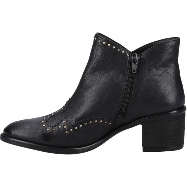 With it's Western studded detailing, memory foam insole, and inside zip for easy on and off the Waverly is a great choice for those chilly winter days