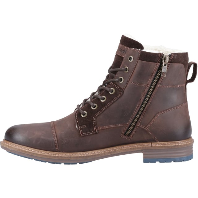 De Jordan Buckle Boot tilt de herfst/winterstijl naar een hoger niveau met premium leer, een gewatteerde textielen kraag, trendy gespdetails en een gezellige schapenvacht voering. Afgewerkt met een zachte gewatteerde inlegzool en een stevige buitenzool, loop meer en maak je minder zorgen!