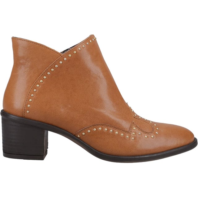 With it's Western studded detailing, memory foam insole, and inside zip for easy on and off the Waverly is a great choice for those chilly winter days