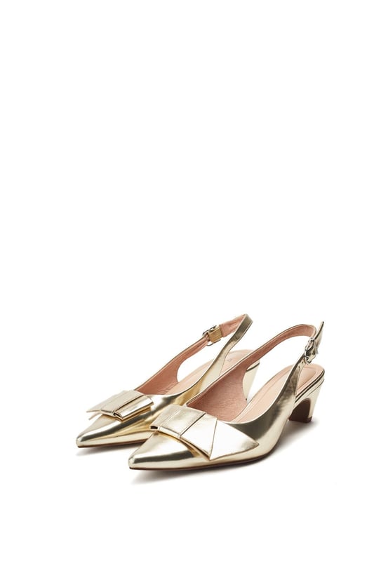 Navigate the season in Nutmeg, the slingback, kitten-heel sandal. This style features a chic pointed toe with a bow embellishment. The low heel provides wearable height, whilst the leather lining ensures all-day comfort.