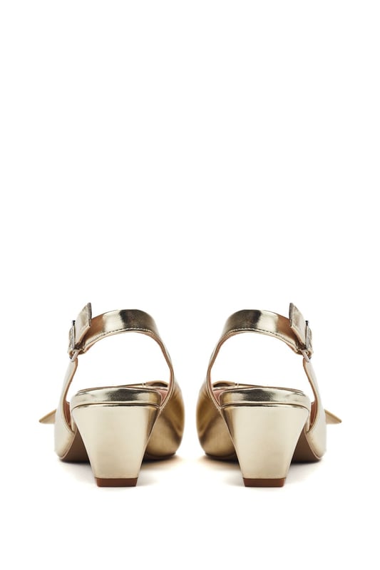 Navigate the season in Nutmeg, the slingback, kitten-heel sandal. This style features a chic pointed toe with a bow embellishment. The low heel provides wearable height, whilst the leather lining ensures all-day comfort.