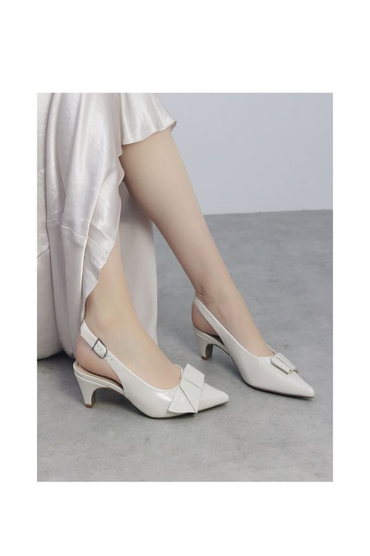 Navigate the season in Nutmeg, the slingback, kitten-heel sandal. This style features a chic pointed toe with a bow embellishment. The low heel provides wearable height, whilst the leather lining ensures all-day comfort.