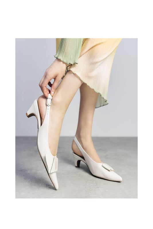 Navigate the season in Nutmeg, the slingback, kitten-heel sandal. This style features a chic pointed toe with a bow embellishment. The low heel provides wearable height, whilst the leather lining ensures all-day comfort.