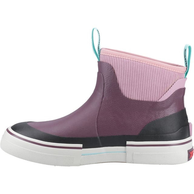 The Ankle Deck Boot collection has been crafted specifically for off-shore anglers. The ADB is a great option for anyone looking for non-slip and waterproof footwear for like on land or on the water.
