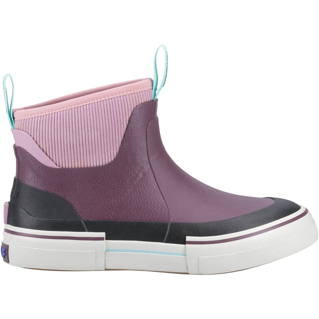 The Ankle Deck Boot collection has been crafted specifically for off-shore anglers. The ADB is a great option for anyone looking for non-slip and waterproof footwear for like on land or on the water.