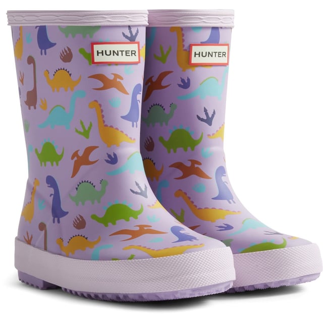 The Kids First Classic Rain Boot has been updated with a fun dinosaur print and is perfect for puddle splashing. Handcrafted from natural rubber, a flat sole and rounded toe gives little feet room to move.