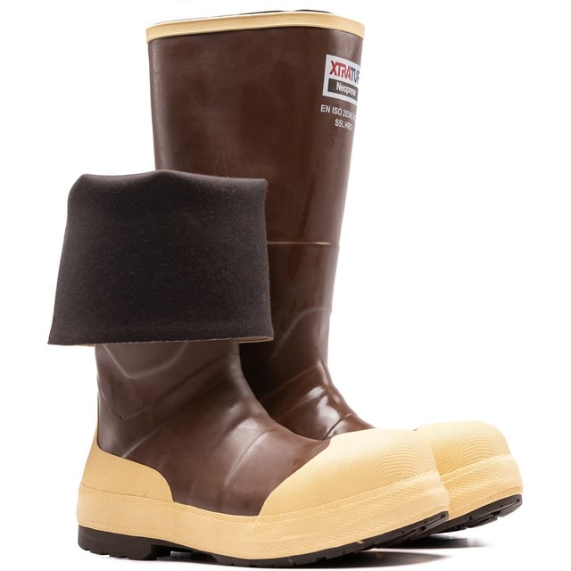 The Legacy LTE features TUFDRY, our signature waterproof breathable membrane, along with a waterproof suede upper making this the ideal all-purpose winter and wet-weather boot. Offers all day comfort via a dual density open cell foam insert