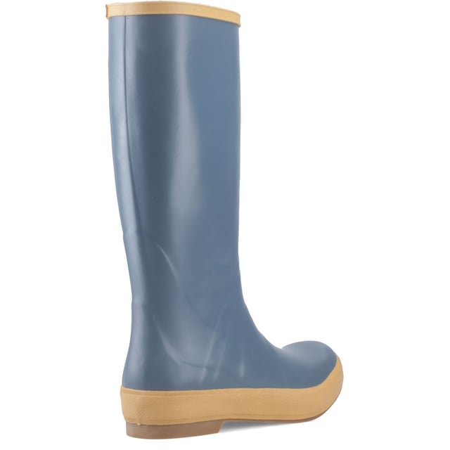 An Alaskan staple in the commercial fishing industry, the Legacy Boot provides commercial fishermen flexible, all-day comfort and the best protection against the broadest range of acids, corrosives, and contaminants