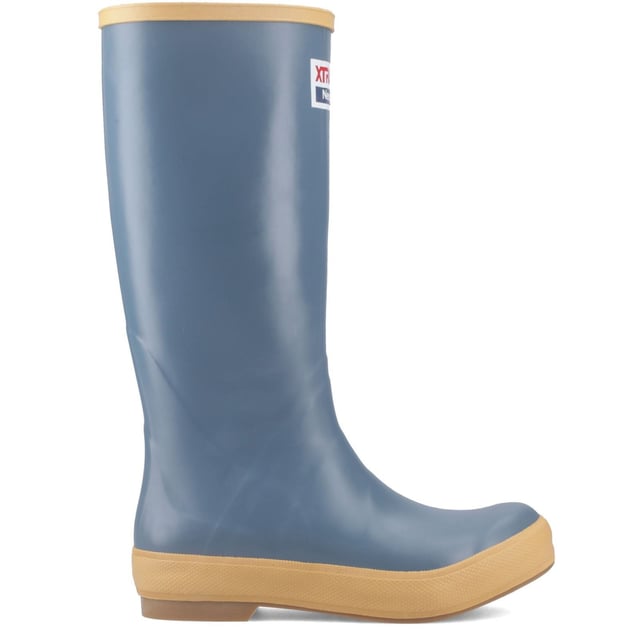 An Alaskan staple in the commercial fishing industry, the Legacy Boot provides commercial fishermen flexible, all-day comfort and the best protection against the broadest range of acids, corrosives, and contaminants