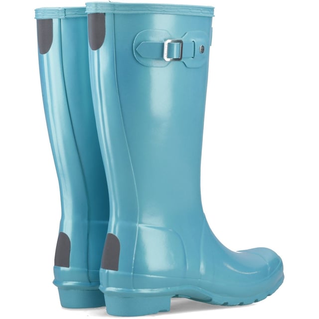 This specialised kid's welly features a vulcanised natural rubber construction highly resistant to wear and abrasion. The Hunter Original tread and a comfy polyester lining, you can let your little explorers take on the elements whatever the weather.