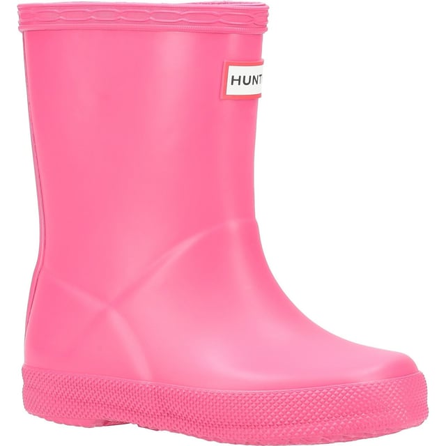 The Kids First Classic Rain Boot is perfect for puddle splashing. Handcrafted from natural rubber, a flat sole and rounded toe gives little feet room to move and the updated 100% recycled polyester lining ensures comfort for every adventure.