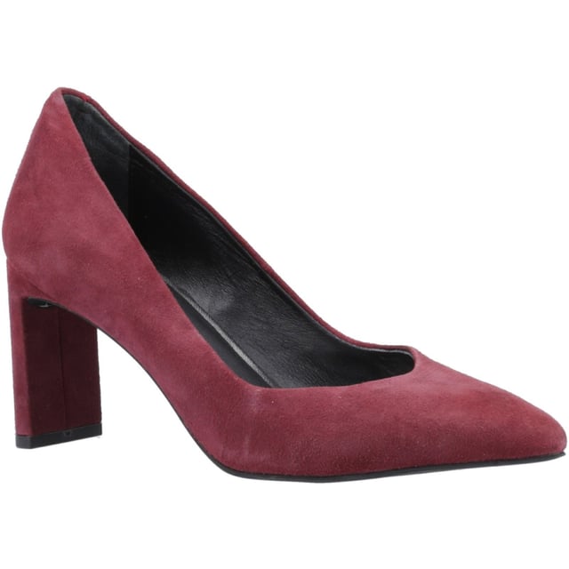Der Olivia ist ein zarter, einfacher Court-Style mit einem hochwertigen Wildleder-Obermaterial und einer Memory-Foam-Innensohle, die perfekte Wahl für jeden Anlass.