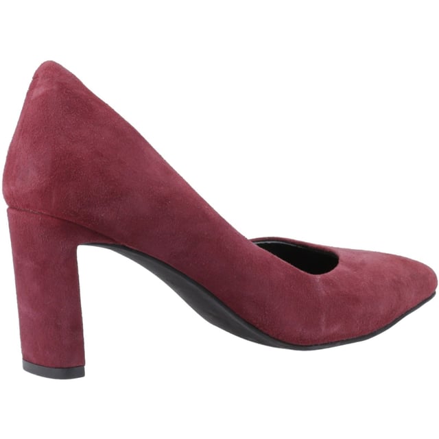 Der Olivia ist ein zarter, einfacher Court-Style mit einem hochwertigen Wildleder-Obermaterial und einer Memory-Foam-Innensohle, die perfekte Wahl für jeden Anlass.