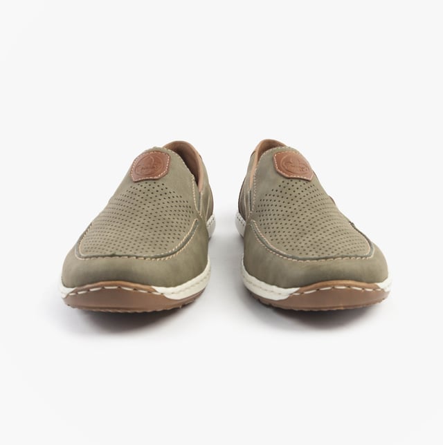 These men's slip-on boat shoes feature a synthetic upper, breathable leather/synthetic lining, and a RIRICON sole, offering comfort and a round toe for casual wear