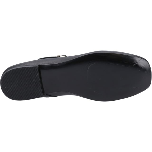 The Pasha Ballerina is a stylish and practical must-have for festive occasions. Made from premium leather with a soft padded insole, flexi outsole, and chic buckle strap. It even folds to fit in your handbag for added comfort at every party!