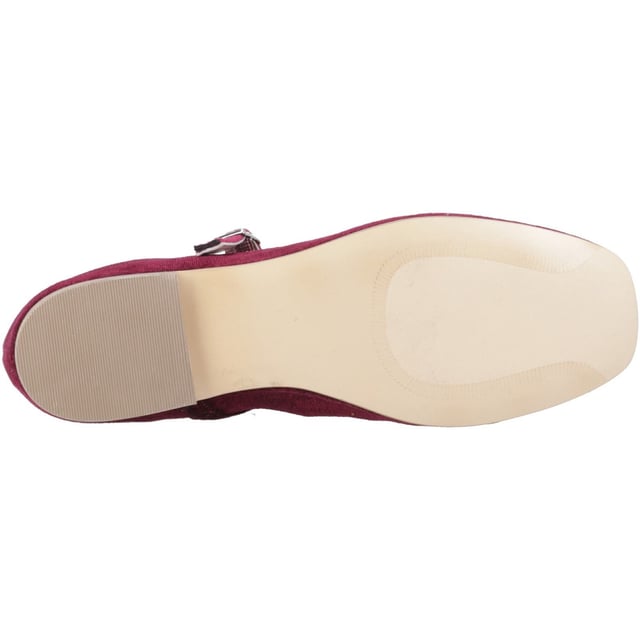 De Pasha Ballerina is een stijlvolle en praktische must-have voor feestelijke gelegenheden. Gemaakt van luxe fluweel met een zachte gepolsterde binnenzool, flexibele zool en een chique gespsluiting. Hij kan zelfs worden opgevouwen om in je handtas te passen voor extra comfort op elk feestje!