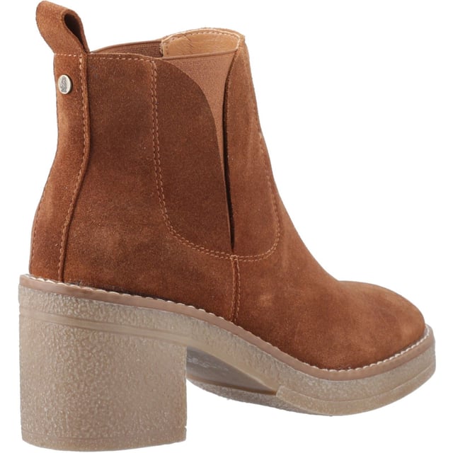 Hush Puppies Felicia Suede Women's Tan Heeled Chelsea Boots Say hello to effortless style with the Felicia Boot! Crafted from real suede, this ankle boot boasts a cosy fleece lining, block heel, and WorryFree water repellent protection - perfect for all-day wear. Walk more and worry less in style.