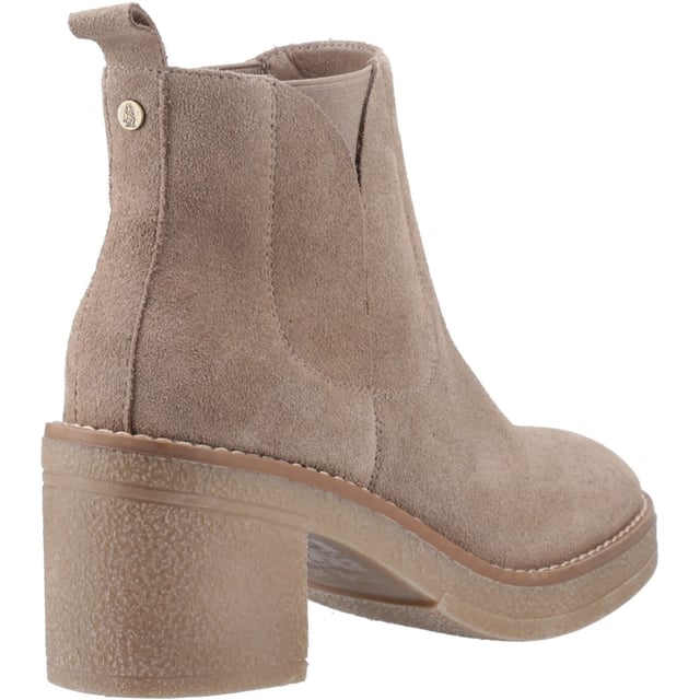 Hush Puppies Felicia Suede Women's Taupe Heeled Chelsea Boots Say hello to effortless style with the Felicia Boot! Crafted from real suede, this ankle boot boasts a cosy fleece lining, block heel, and WorryFree water repellent protection - perfect for all-day wear. Walk more and worry less in style.