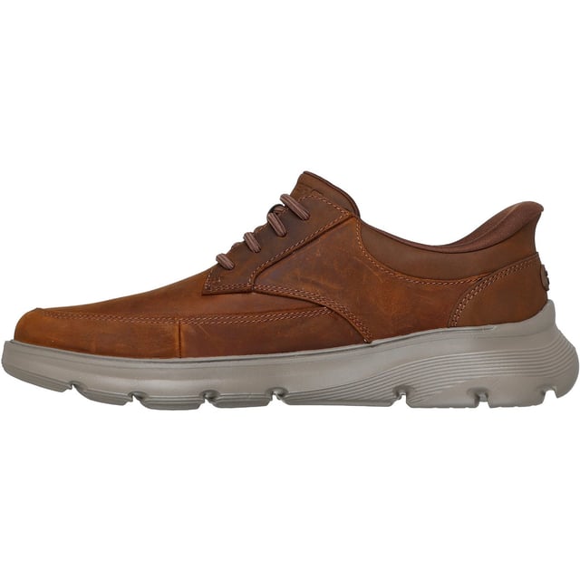 Skechers Arch Fit Garza Rowan Leren Heren Donkerbruine Veterschoenen Ga moeiteloos van je bureau naar het diner in de Skechers Arch Fit Garza - Rowan. Deze zakelijke casual schoen is ontworpen met onze exclusieve Heel Pillow, heeft een bovenwerk van leer en synthetisch materiaal met vaste rekveters en een luchtgekoelde Arch Fit-innenzool.