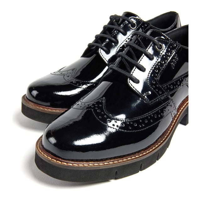 Our Kacey is the perfect fusion of comfort, style, and quality. Made from premium leather, these shoes feature a lightweight sole for effortless movement, a padded collar and tongue for all-day comfort.