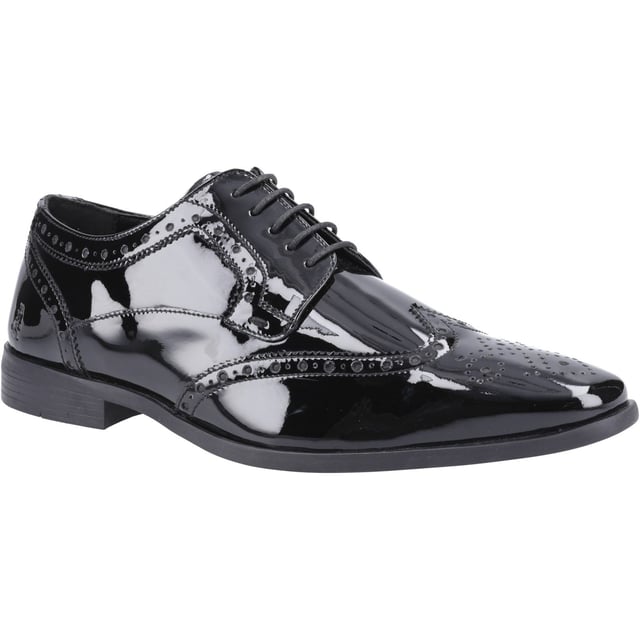 Hush Puppies Elliot Leder Herren Schwarze Brogues Schuhe Klassischer geschnürter Wingtip-Oxford-Brogue-Schuh von Hush Puppies; Der Elliot Brogue Patent ist aus Leder gefertigt und verfügt über ein Fußbett aus Memory-Schaum. Die leichte, flexible Sohle macht diesen Schuh zur perfekten eleganten Fußbekleidung für den ganzen Tag.