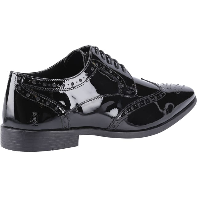Hush Puppies Elliot Leder Herren Schwarze Brogues Schuhe Klassischer geschnürter Wingtip-Oxford-Brogue-Schuh von Hush Puppies; Der Elliot Brogue Patent ist aus Leder gefertigt und verfügt über ein Fußbett aus Memory-Schaum. Die leichte, flexible Sohle macht diesen Schuh zur perfekten eleganten Fußbekleidung für den ganzen Tag.