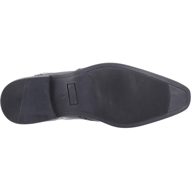 Hush Puppies Elliot Leder Herren Schwarze Brogues Schuhe Klassischer geschnürter Wingtip-Oxford-Brogue-Schuh von Hush Puppies; Der Elliot Brogue Patent ist aus Leder gefertigt und verfügt über ein Fußbett aus Memory-Schaum. Die leichte, flexible Sohle macht diesen Schuh zur perfekten eleganten Fußbekleidung für den ganzen Tag.