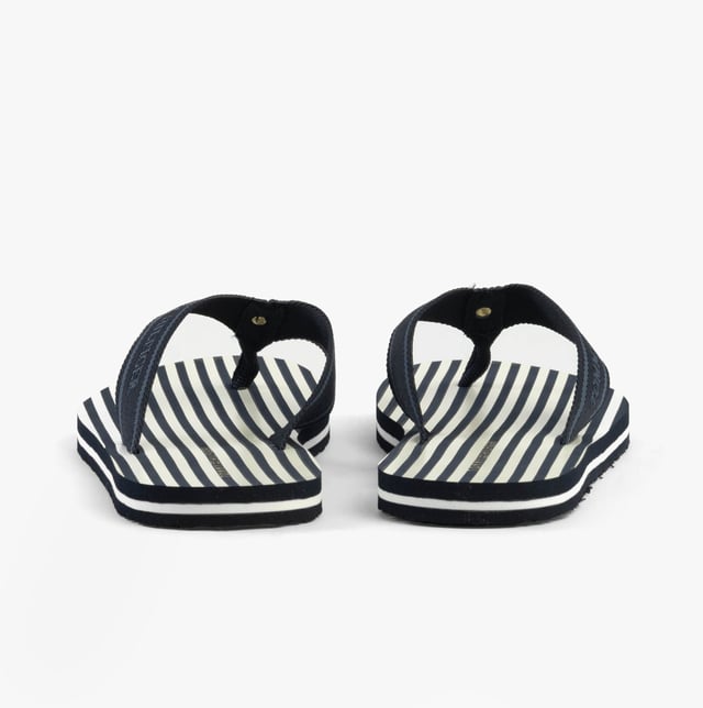 These lightweight flip-flops feature a polyester upper, EVA lining and sole, and a slip-on design, offering comfort and ease for casual wear