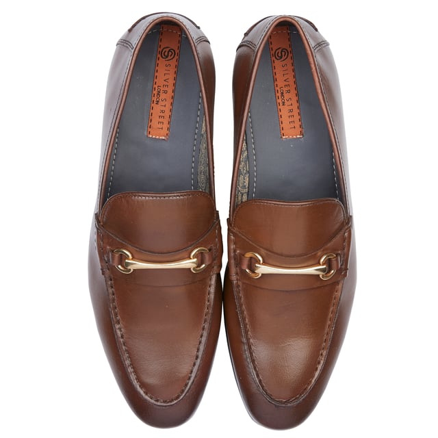 These men's loafers feature a leather upper, textile lining, and rubber sole with a slip-on design and almond-shaped toe, offering comfortable wear for formal occasions