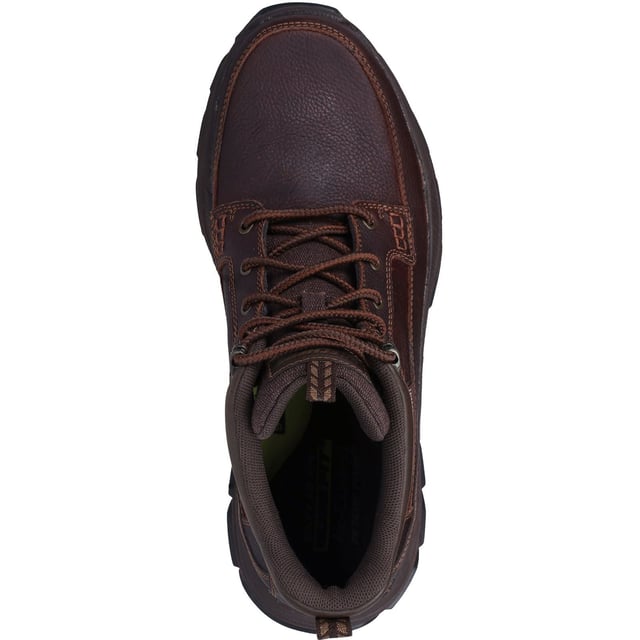 Classic comfort and durable traction combine in the Relaxed Fit Respected Boswell. This mid-top features a water-repellent leather and synthetic upper with a lace-up front, Air-Cooled Memory Foam insole and Goga Mat Arch cushioning for added support