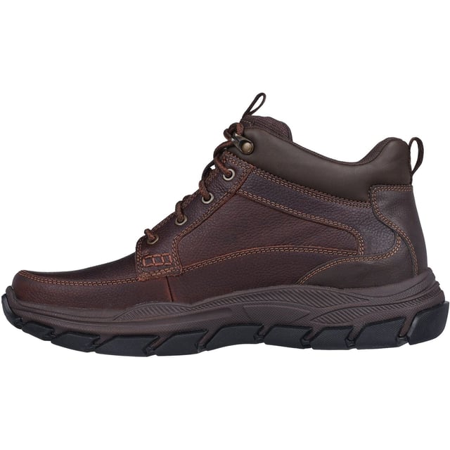Classic comfort and durable traction combine in the Relaxed Fit Respected Boswell. This mid-top features a water-repellent leather and synthetic upper with a lace-up front, Air-Cooled Memory Foam insole and Goga Mat Arch cushioning for added support