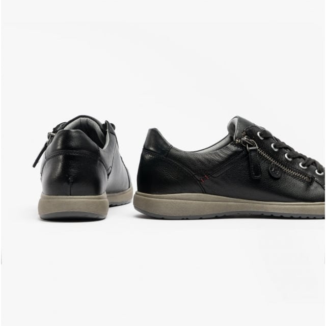Estas zapatillas de cuero para mujer cuentan con un diseño transpirable y cómodo, con cierre de cordones, punta redonda, caña baja y un tacón plano, ideales para un uso casual.
