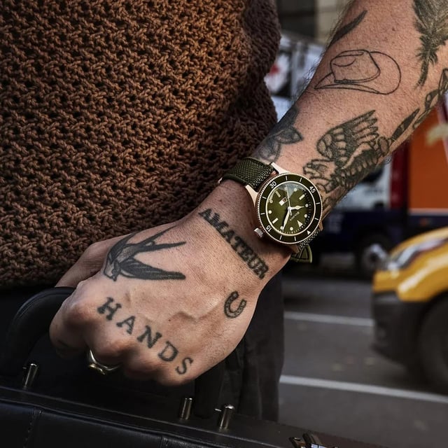 This Bulova Archive Series Mil Ships 150th Anniversary Edition Analogue Watch for Men is the perfect timepiece to wear or to gift. It's Bronze 41 mm Round case combined with the comfortable Green Silicone watch band will ensure you enjoy this stunning timepiece without any compromise. Operated by a high quality Quartz movement and water resistant to 20 bars, your watch will keep ticking. Honoring Bulova’s military legacy and a rare 1957 U.S. Navy prototype, the Special Edition MIL-SHIPS Bronze celebrates Bulova’s 150th Anniversary. This Analogue watch is equipped with a Luminous Hands and a Screw Down Crown High quality Green Silicone strap, measuring 21 cm in length and 18 mm in width, with a Buckle. Case diameter: 41 mm,case thickness: 14 mm, case colour: Bronze and dial colour: Green