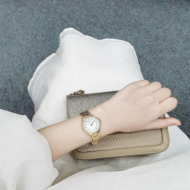 This Bulova  Analogue Watch for Women is the perfect timepiece to wear or to gift. It's Gold 30 mm Round case combined with the comfortable Gold Stainless steel watch band will ensure you enjoy this stunning timepiece without any compromise. Operated by a high quality Quartz movement and water resistant to 3 bars, your watch will keep ticking. This elegant, fashionable watch setted with 139 beautiful Swarovski©Crystals on the bracelet is a perfect gift for New Year, birthday,valentine's day and so on High quality Gold Stainless steel strap, measuring 19 cm in length and 14 mm in width, with a Fold over with push button clasp. Case diameter: 30 mm,case thickness: 9 mm, case colour: Gold and dial colour: Mother of pearl
