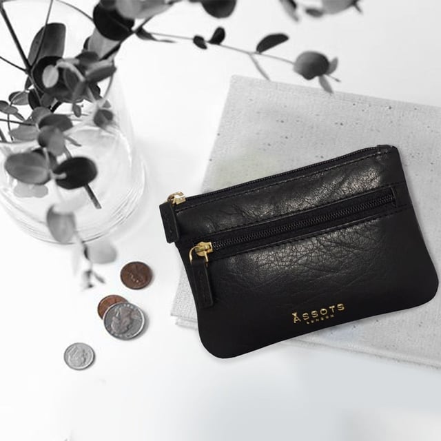 Keep things simple with this small coin purse crafted from super soft and supple natural grain Nappa leather. Featuring a simple compartment that opens along the top, the 'Mary' has a fully lined matching interior that is ideal for the basics. Comes in four more bright colours to spot easily in your bag. Zip top closure. Zip pocket at the front. Embellished with gold metal zippers and an inimitable Assots London golden foil embossed logo. Fittings: Gold Composition: Body: 100% Genuine Leather. Lining: 100% Polyester. DISCLAIMER : All pictures shown are for illustration purpose only. Actual product colour may vary due to different ambience lighting or the screen display settings.