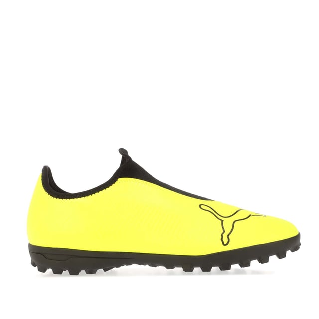 The PUMA Finesse LL features a soft synthetic upper and a comfortable laceless slip-on construction. It allows all players to finesse the ball into the net.