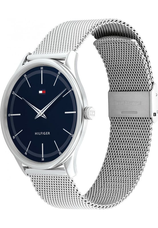 As we have come to expect from a manufacturer as highly regarded as Tommy Hilfiger, you get a watch that will last the test of time. All Tommy Hilfiger watches have been manufactured using strong and durable parts to keep your brand new  1710468 Mens Watch ticking away on your wrist for many years to come.  Dimensions (cm): 10x10x5