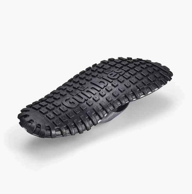 Unisex waterproof flip-flops with a toe post design feature recycled rubber soles, breathable EVA lining, and recycled PET uppers, ideal for casual, lightweight comfort