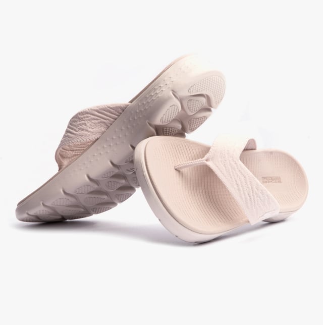 These slip-on women's sandals feature a textile upper and lining with a lightweight EVA sole, offering comfort and vegan-friendly design for casual wear