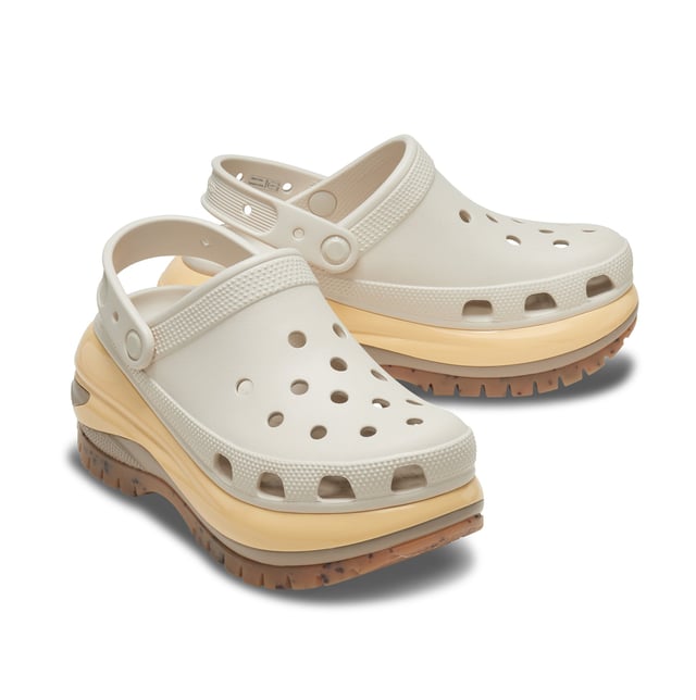 These unisex clogs feature a synthetic upper and lining with a rubber sole, a platform heel, and a round toe. Designed for comfort and breathability, ideal for casual wear