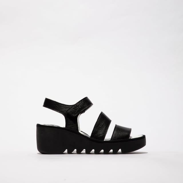 These open-toe wedge sandals feature a leather upper and lining with a rubber sole, offering comfort and breathability for casual wear