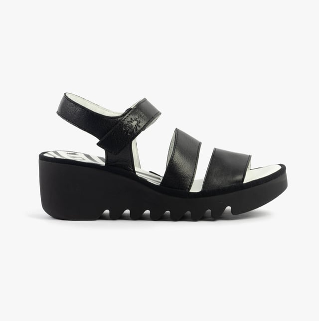 These open-toe wedge sandals feature a leather upper and lining with a rubber sole, offering comfort and breathability for casual wear