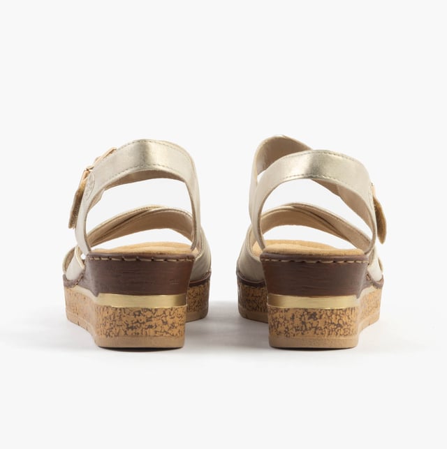 These women's open-toe sandals feature a synthetic upper, textile lining, and a platform heel for comfort and breathability, ideal for casual wear