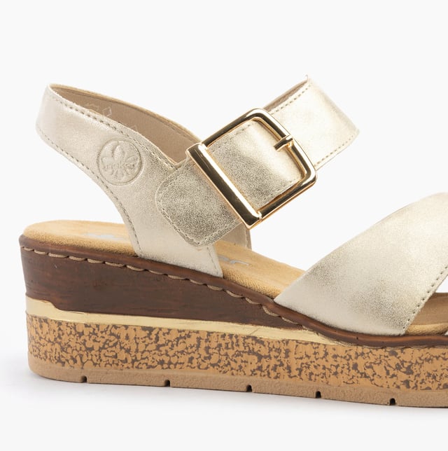 These women's open-toe sandals feature a synthetic upper, textile lining, and a platform heel for comfort and breathability, ideal for casual wear