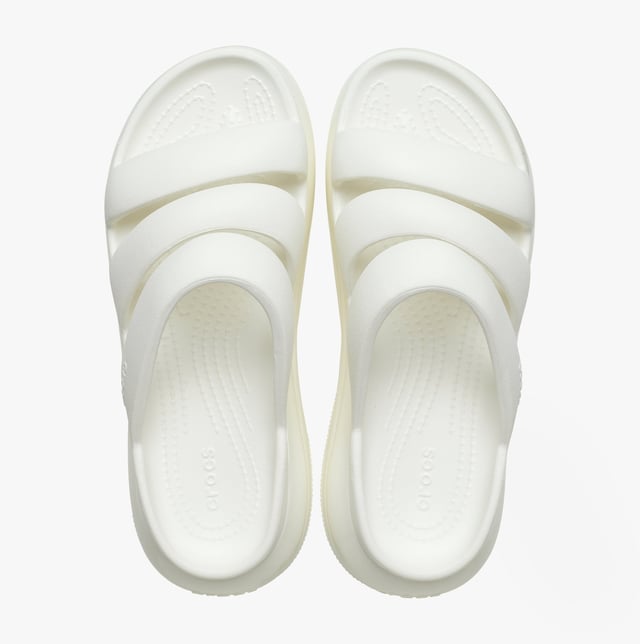 These women's open-toe sliders feature Croslite material for comfort and breathability, with a platform heel and slip-on design, ideal for casual wear